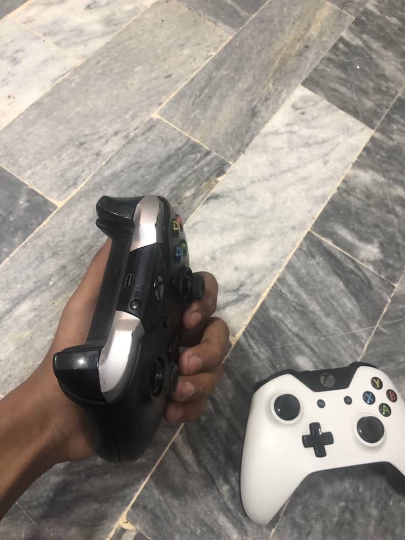 Xbox one controller available 10
