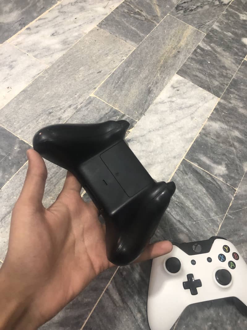 Xbox one controller available 11