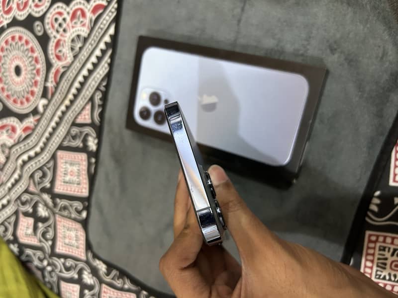 Apple iPhone 13 Pro Max 2