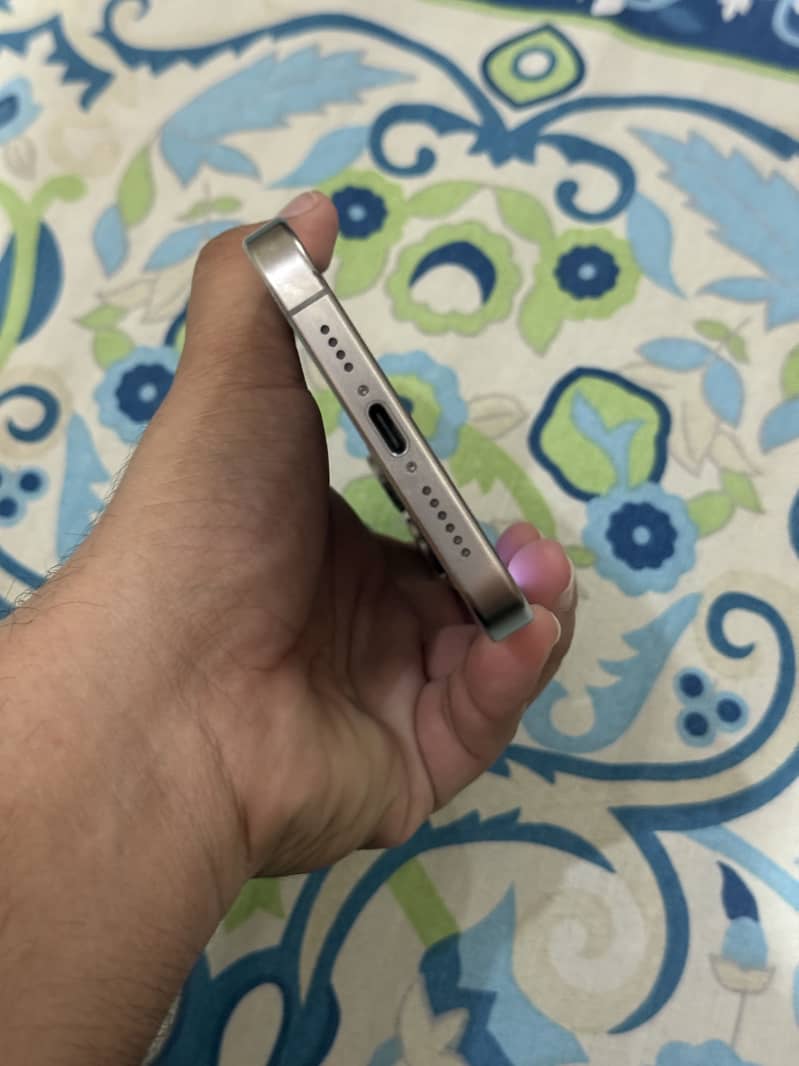 Apple iPhone 15 Pro Max 1