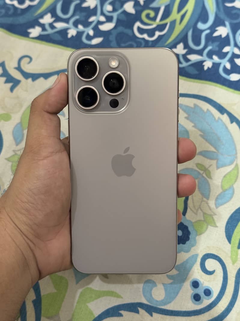 Apple iPhone 15 Pro Max 5
