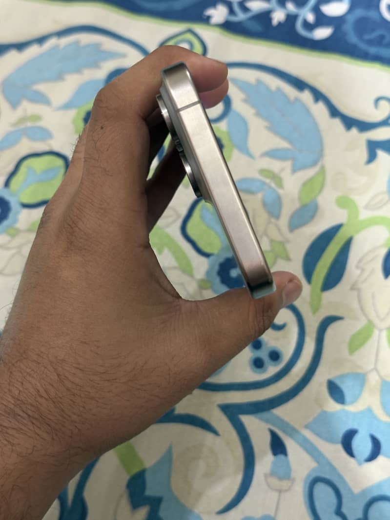 Apple iPhone 15 Pro Max 7