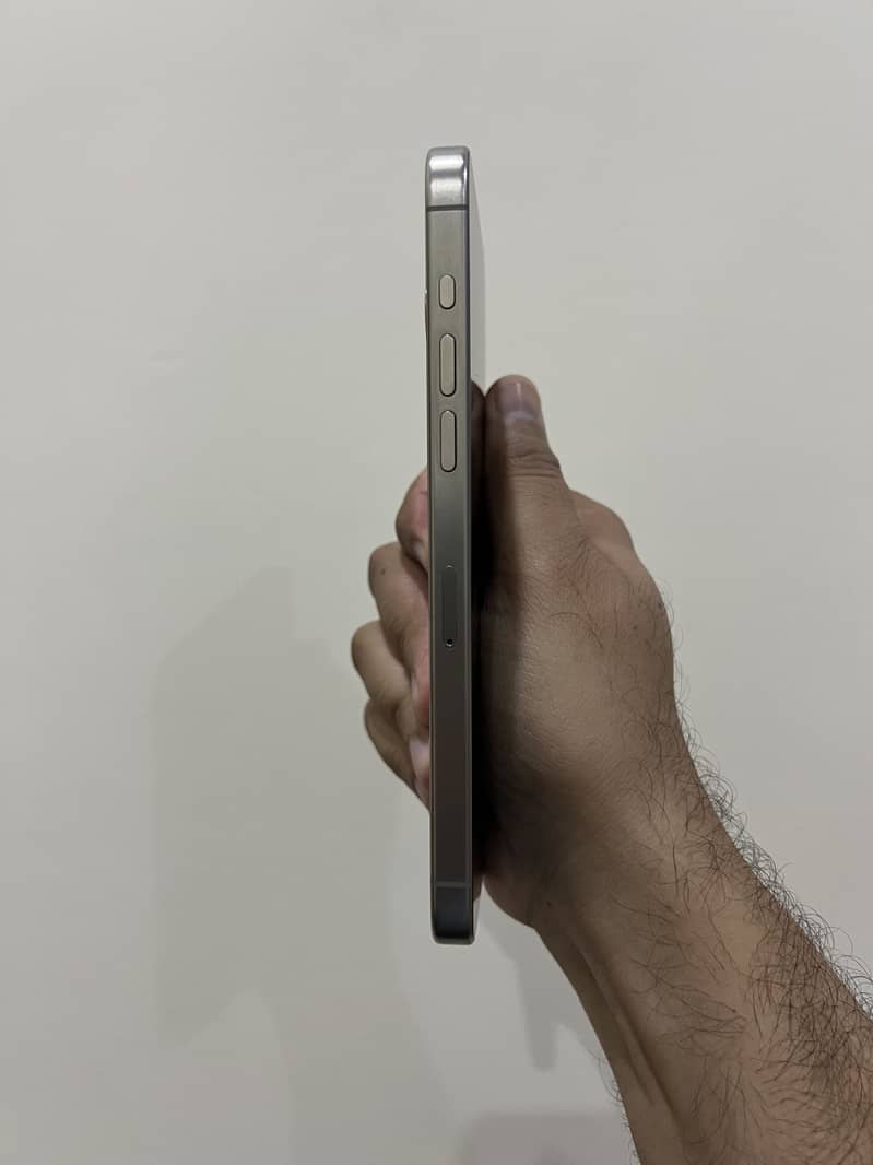 Apple iPhone 15 Pro Max 8