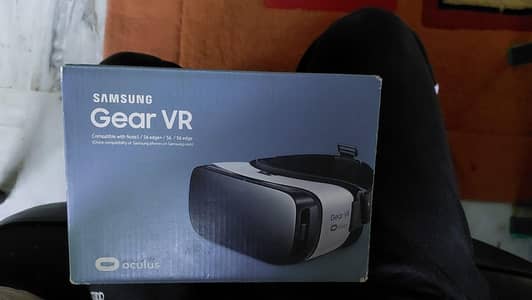 Samsung Gear V. R with box