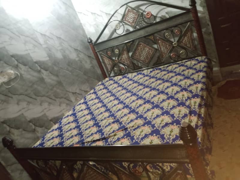 Iron bed 0