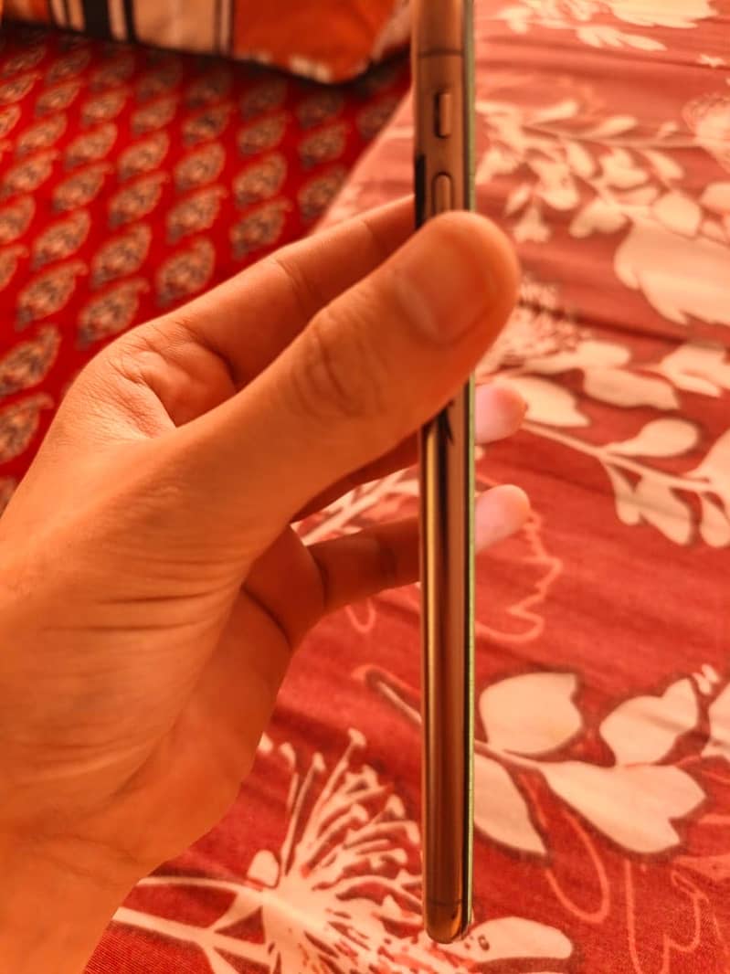Apple iPhone XS Max 2