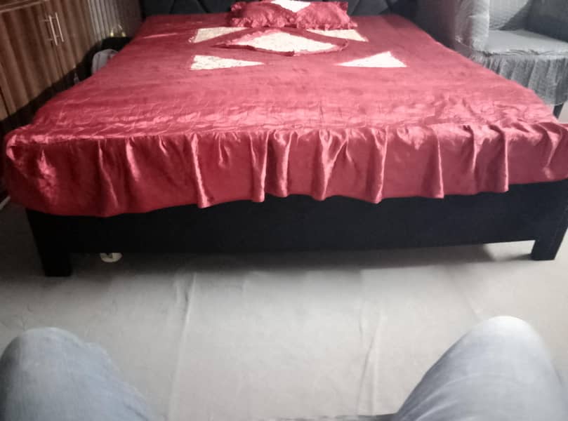 Bed king size 1