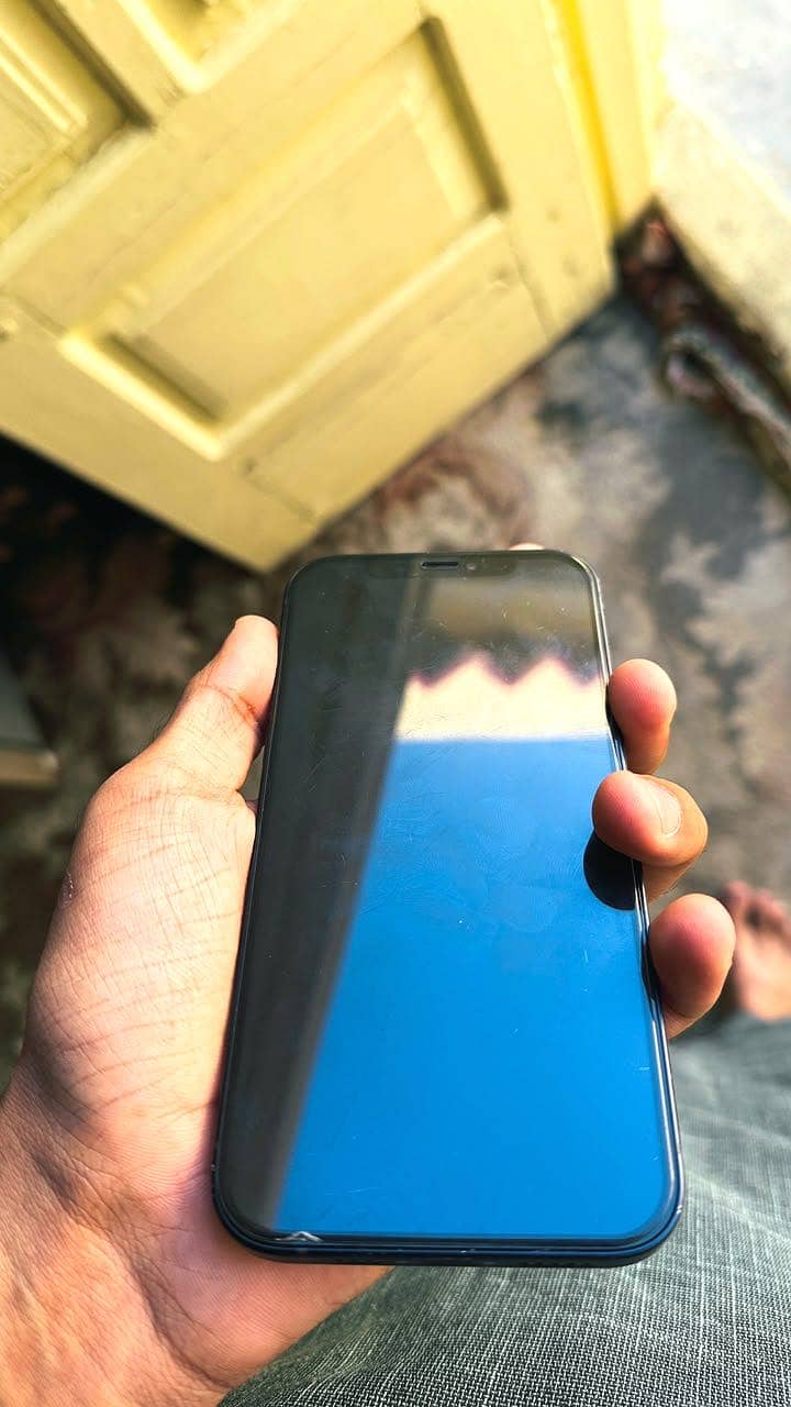 Apple iPhone 12 3