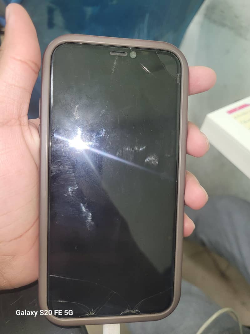 Apple iPhone X 4