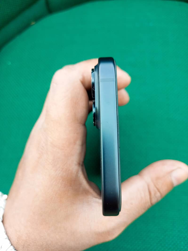 Apple iPhone 15 plus 4