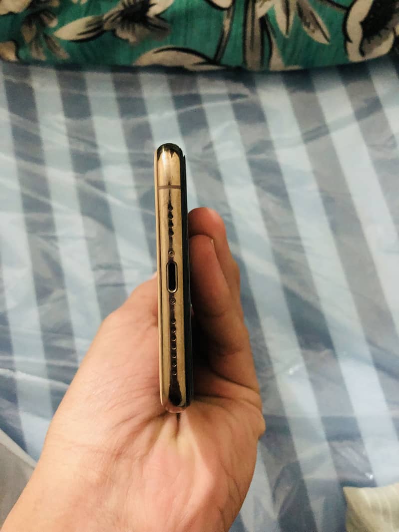 Apple iPhone 11 Pro Max 1
