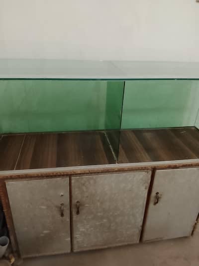 shop glass counter