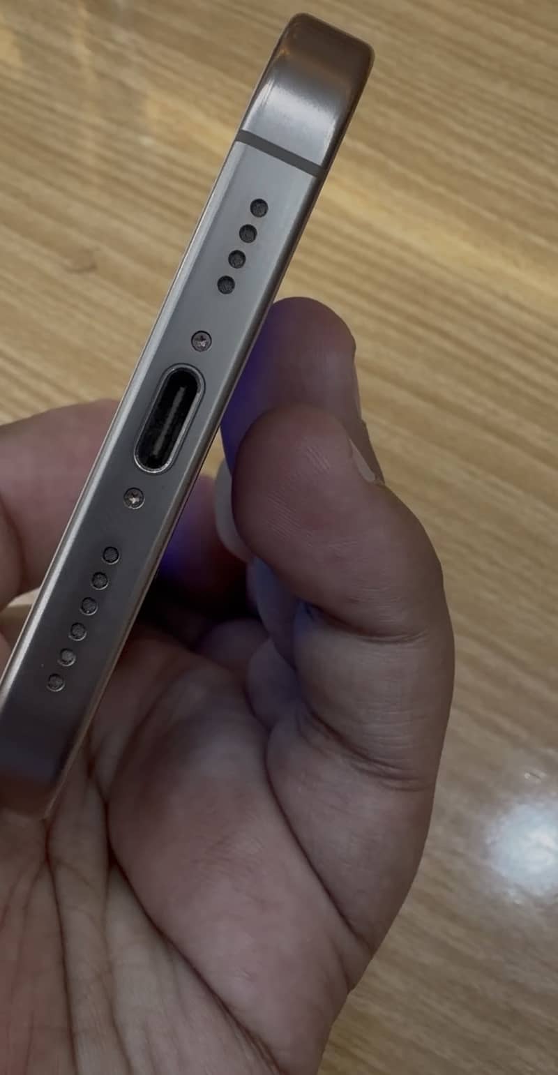 Apple iPhone 16 Pro Max 5
