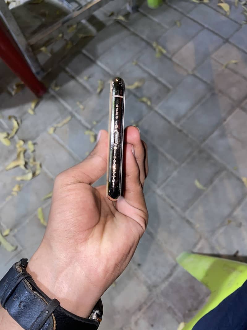 Apple iPhone 11 Pro Max 1