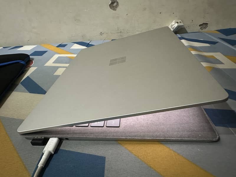 Microsoft surface 3 . . 10/10 condition 4