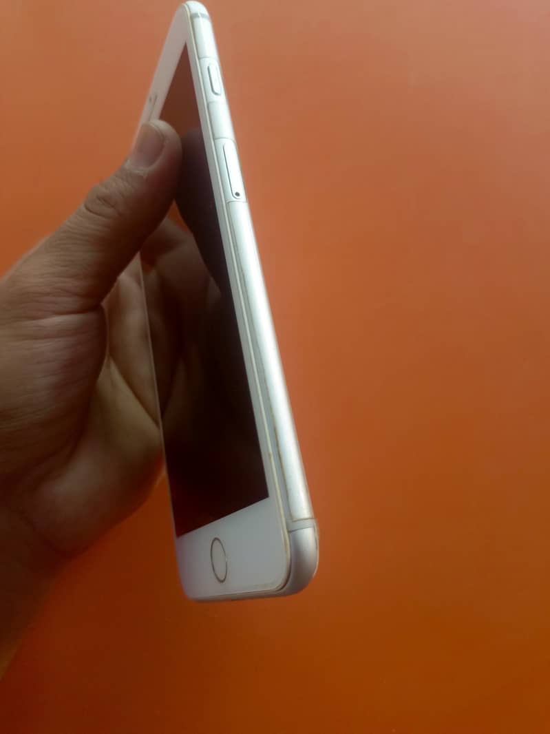 Apple iPhone 8 Plus 3