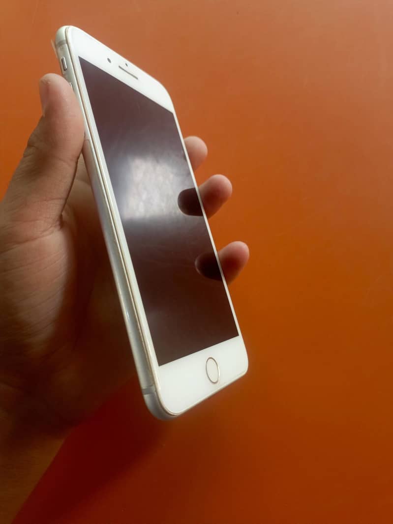 Apple iPhone 8 Plus 4