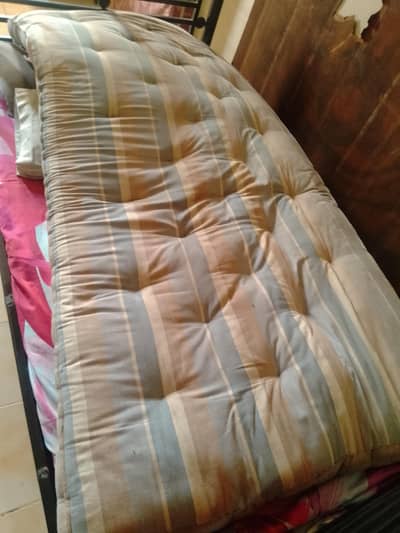 single bed mattress (rui gadda)