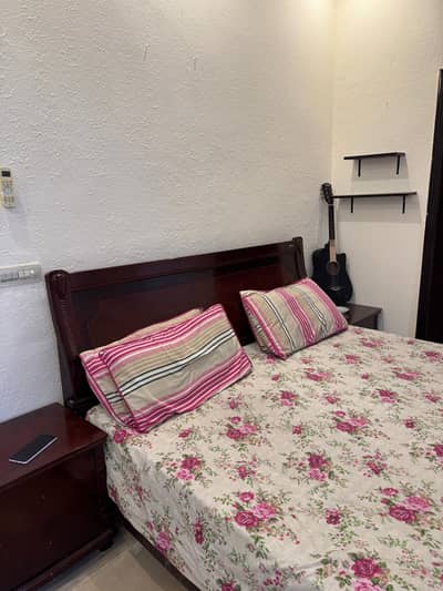 King bed with 2 side tables with mattress