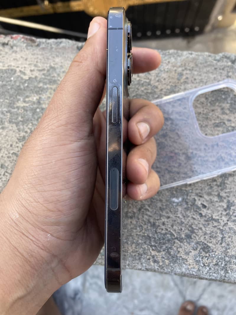 Apple iPhone 13 Pro 2