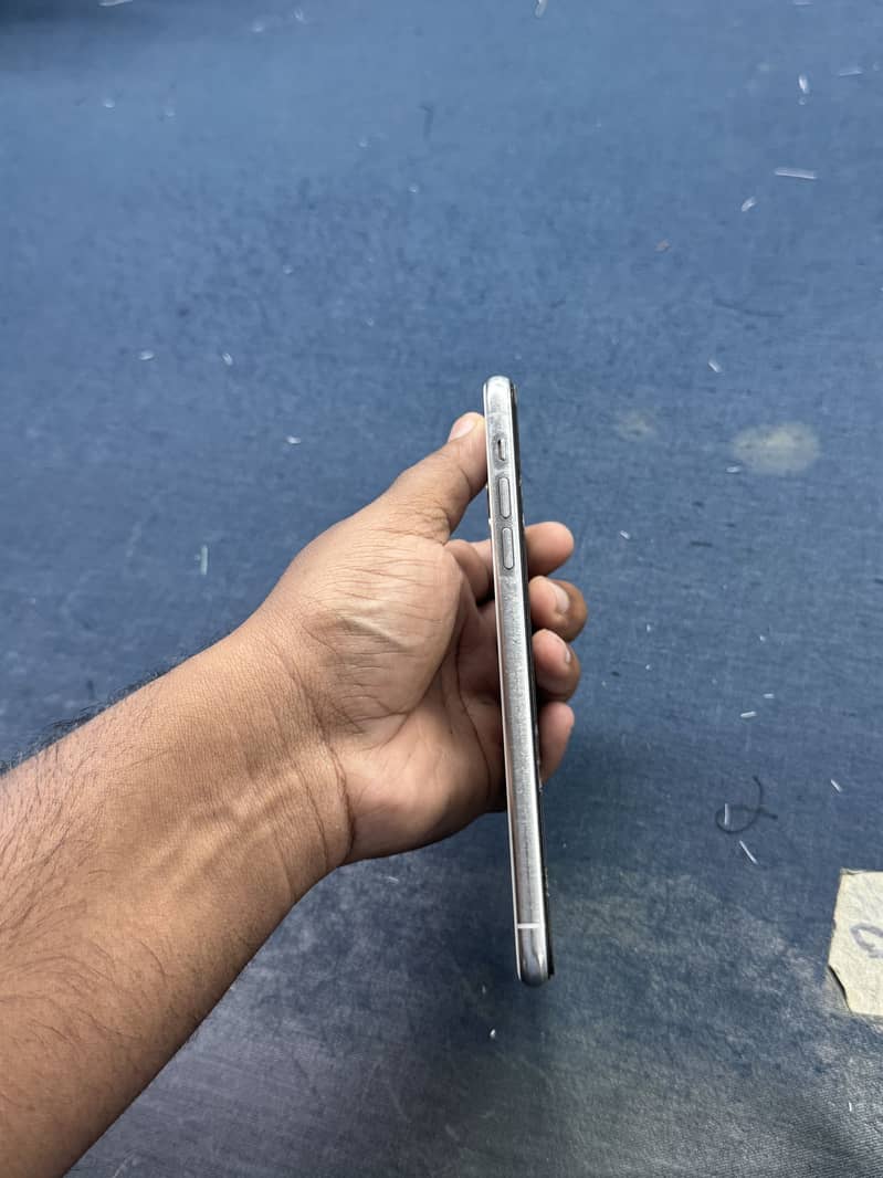 Apple iPhone 11 Pro Max 3