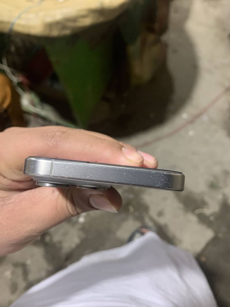 Apple iPhone 15 Pro Max 2
