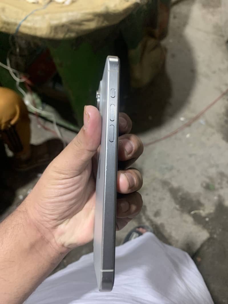 Apple iPhone 15 Pro Max 3