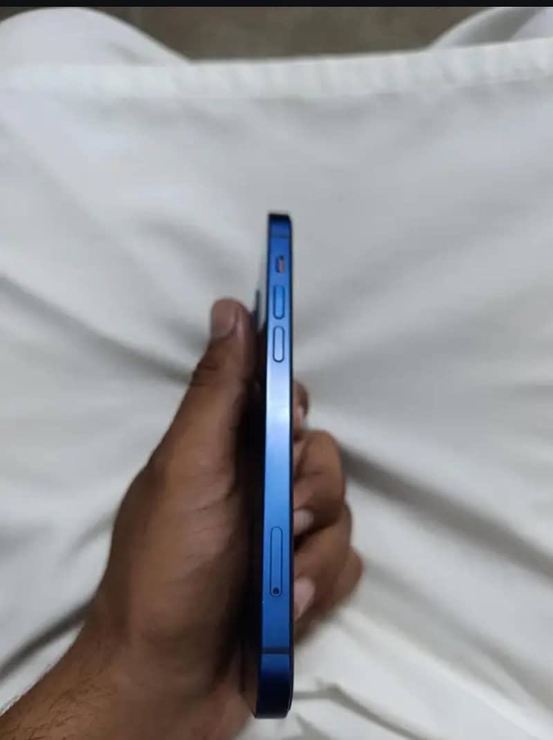 Apple iPhone 12 2