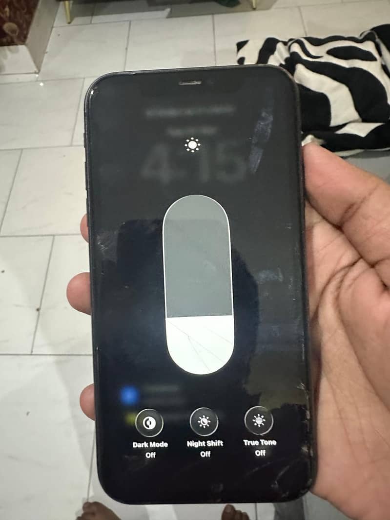 Apple iPhone 11 4