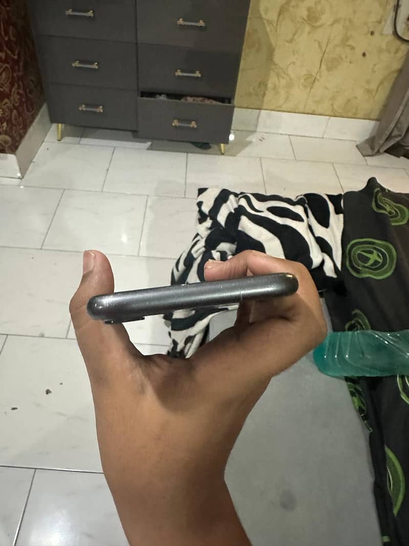 Apple iPhone 11 5