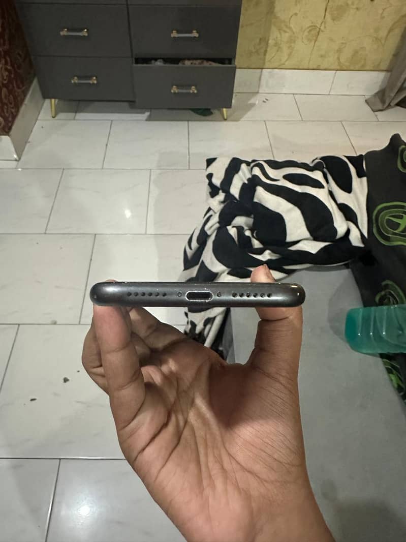 Apple iPhone 11 10