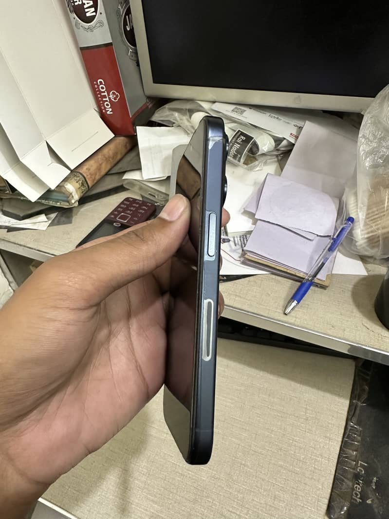 Apple iPhone 15 Pro 2