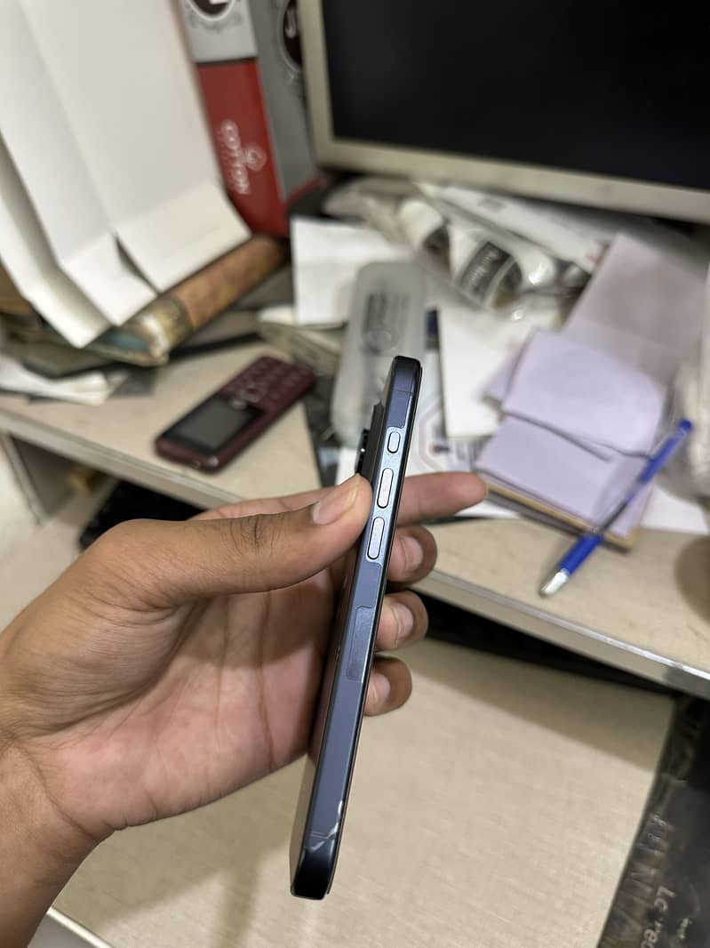 Apple iPhone 15 Pro 3