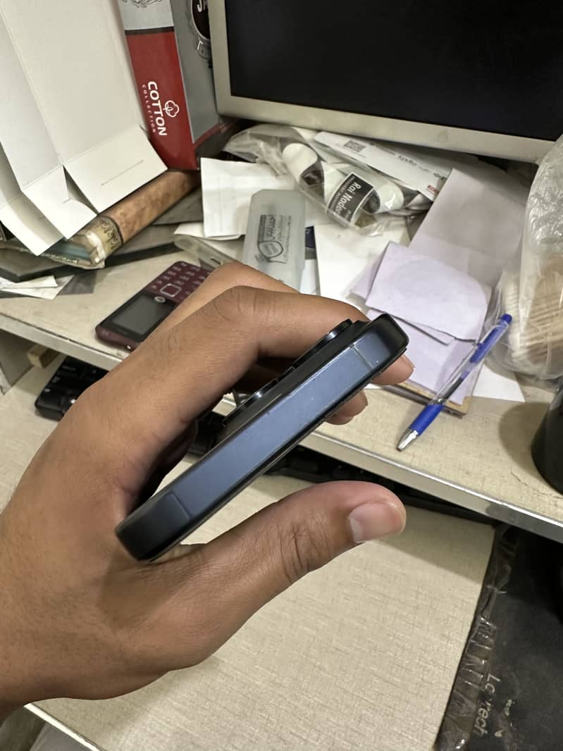 Apple iPhone 15 Pro 4