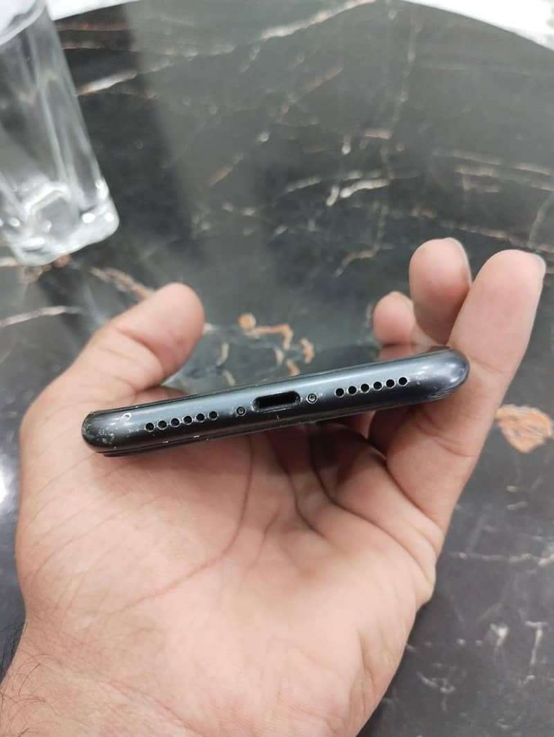 Apple iPhone 11 3