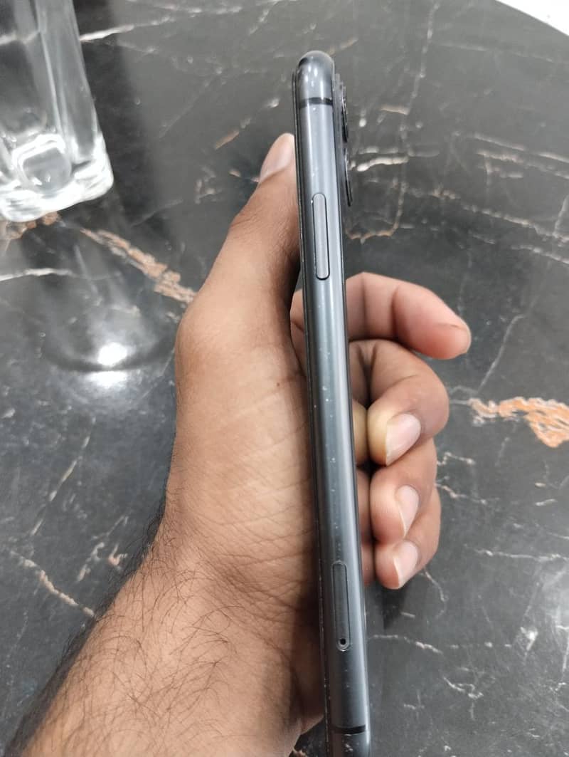 Apple iPhone 11 4