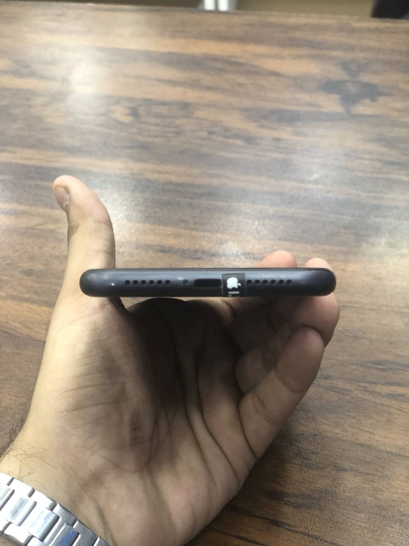 Apple iPhone 11 3