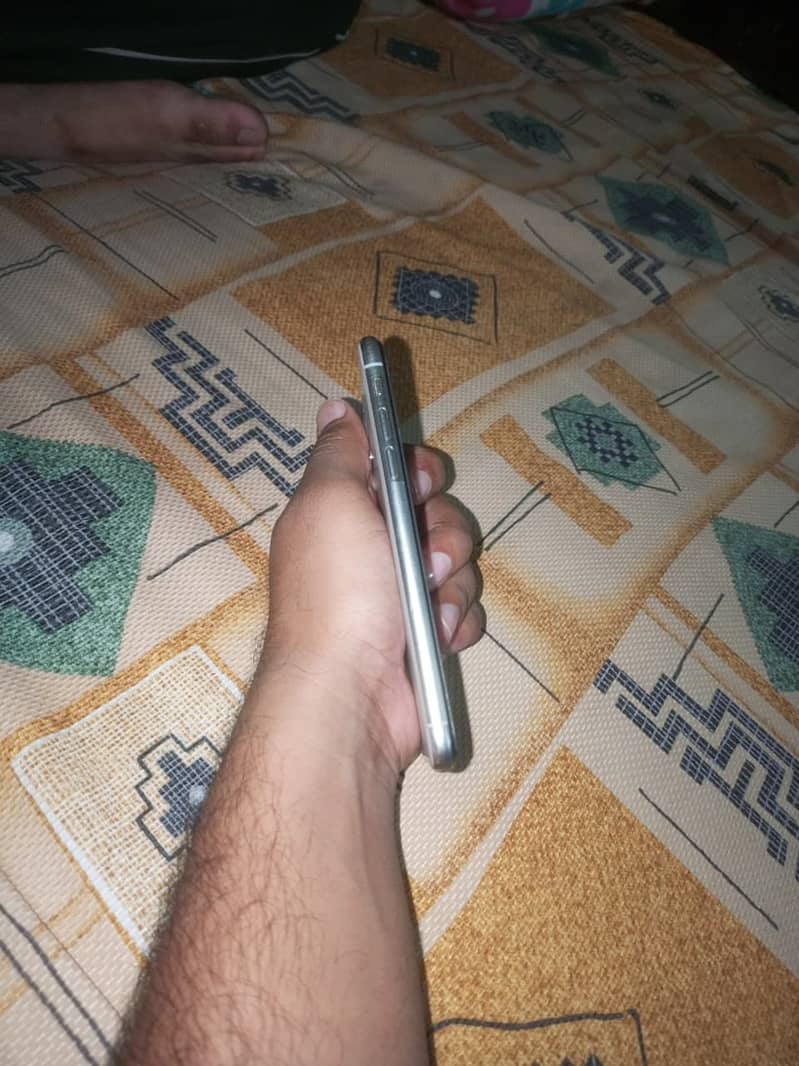Apple iPhone X 3
