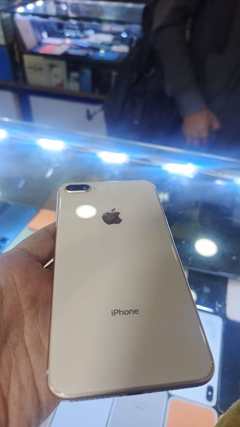 Apple iPhone 8 Plus 1