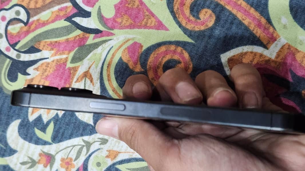 Apple iPhone 15 Pro 2