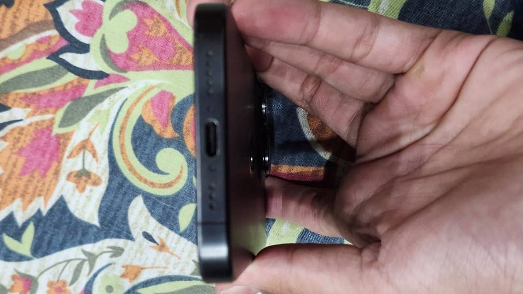 Apple iPhone 15 Pro 4