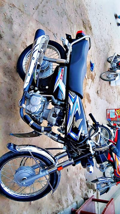 i am selling my honda 125 model 2025 Condition 10/10 urgent sale