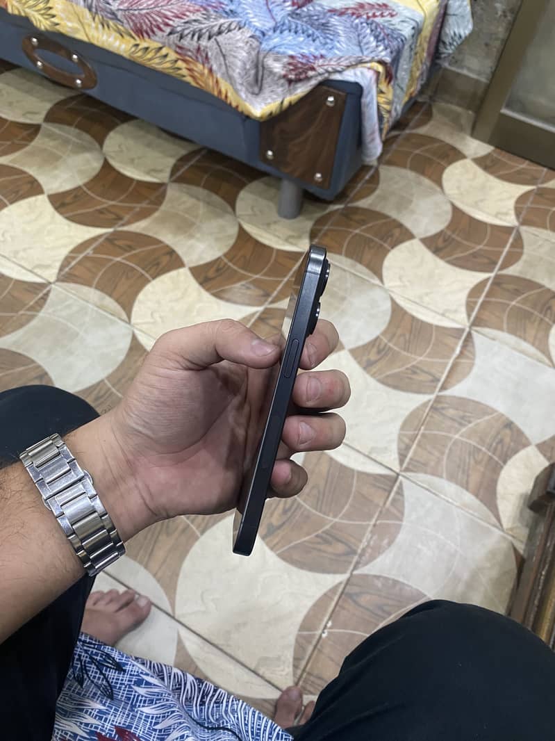 Apple iPhone 15 Pro 2