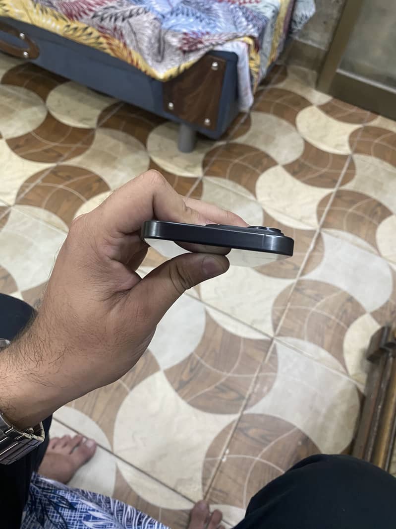 Apple iPhone 15 Pro 3