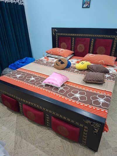 big bed with dressing and mirror  with mattress brand new