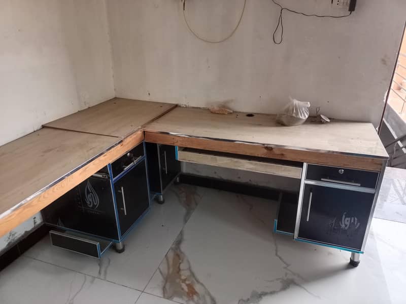 computer lab table 1
