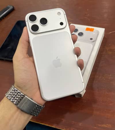 I phone 17 Pro max 256 gb Battery 100 cycle 144 with box 03412519951