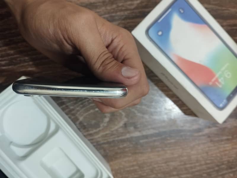 Apple iPhone X 5