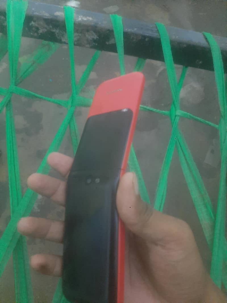 Nokia 2720 Flip 0