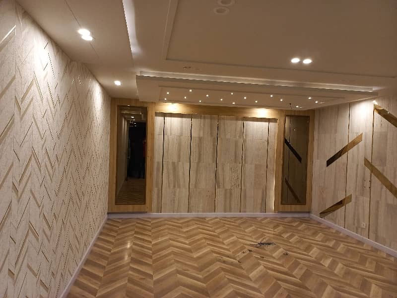 8 MARLA 1st FLOOR WITH ELEVATOR 7